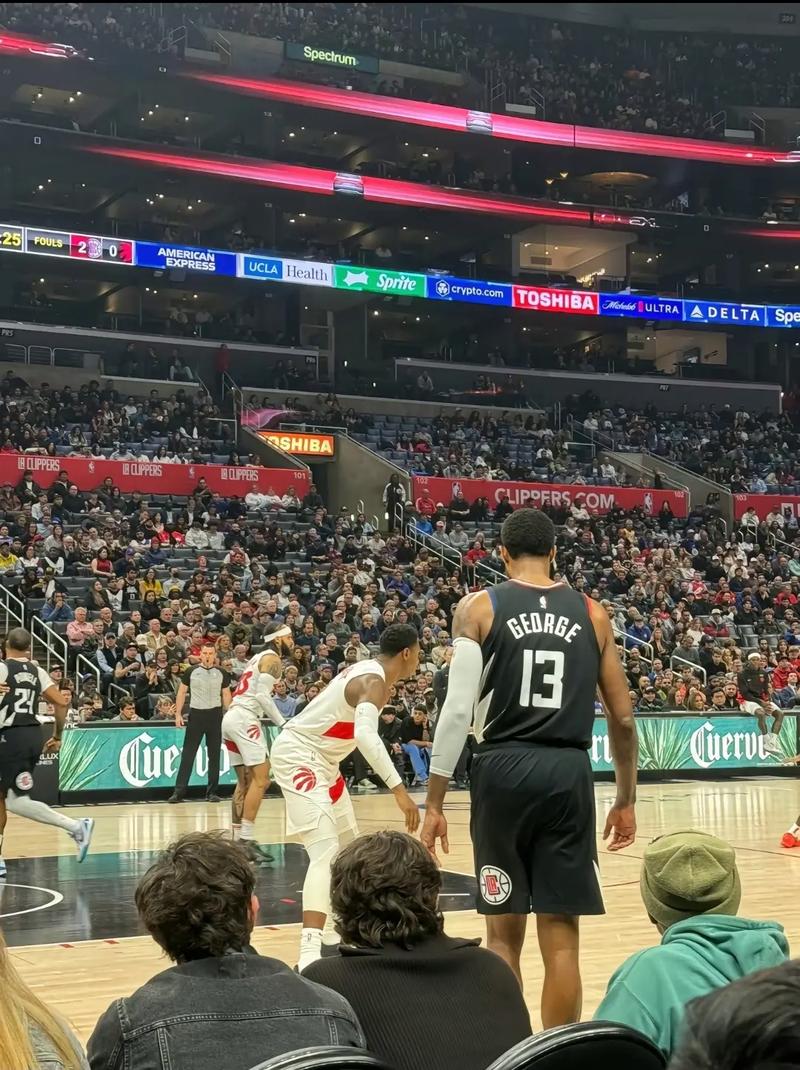 灾难级表现！科纳特面对哈兰德和多库的1v1，两次被对方进球（崩盘级发挥！科纳特在与哈兰德和多库的1v1中两度被破门）