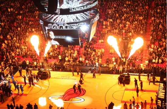 来支持谁的？贝克汉姆现身迈凯伦车队P房（贝克汉姆亮相迈凯伦车队P房，他在支持谁？）