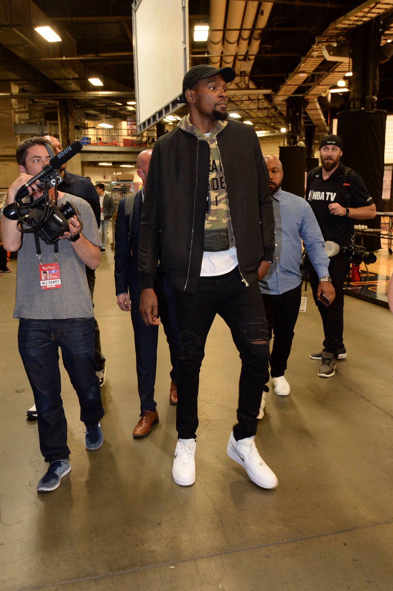 加盟至今仅替补出场2次，斯基拉：吉拉尔迪可能冬窗离开罗马（加盟后仅两次替补亮相，斯基拉：吉拉尔迪或在冬窗离开罗马）