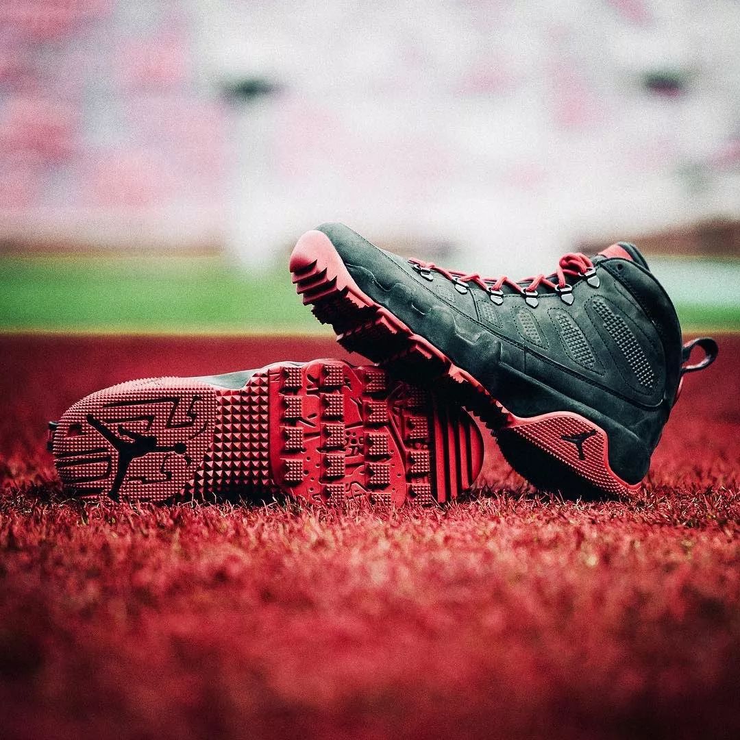 U22国家队走进成都实验小学西区分校，黄博文、于大宝等人与师生互动（U22国家队走访成都实验小学西区分校，黄博文、于大宝等人与师生开展互动交流）