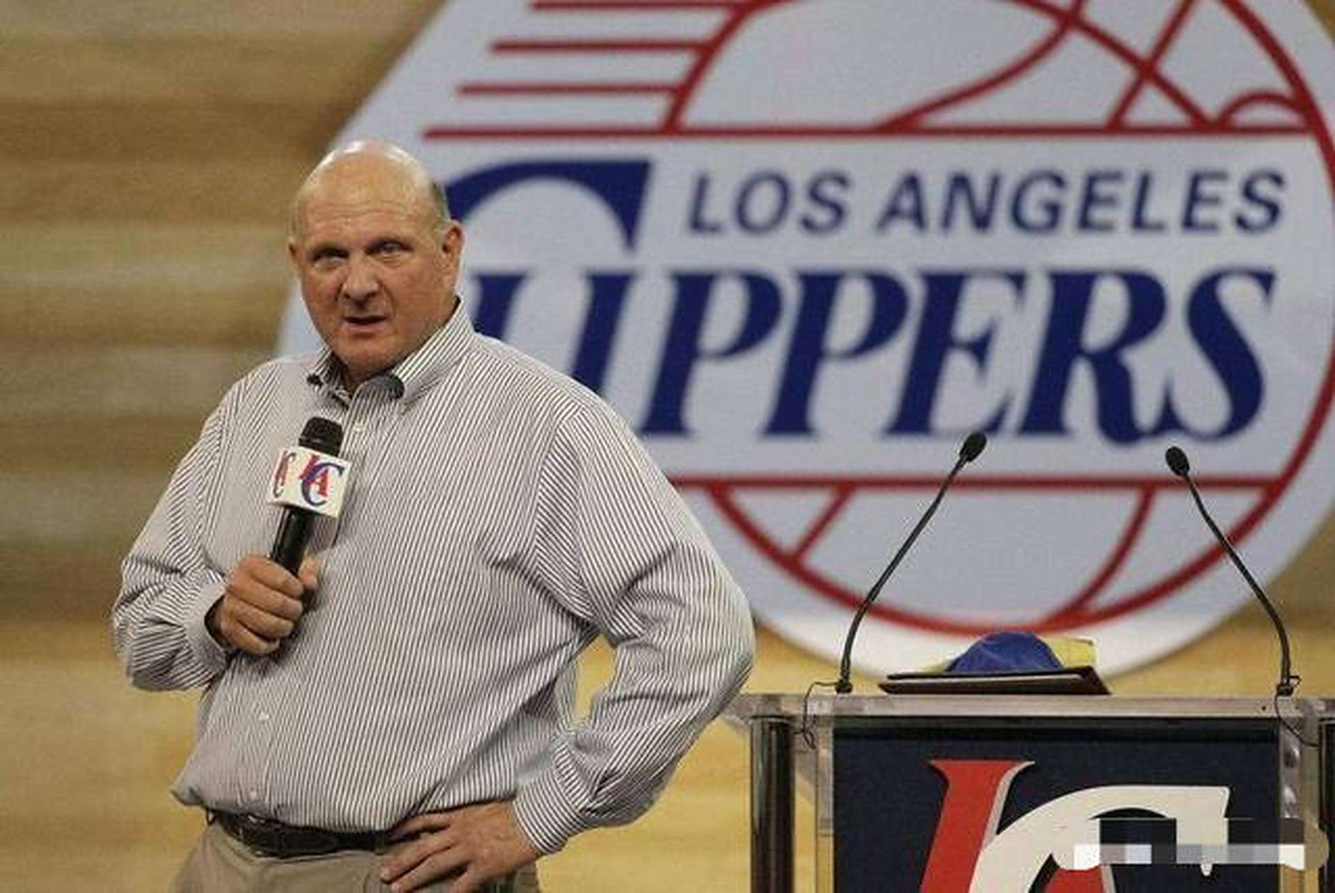 克雷莫内塞2-0莱切，博纳佐利建功，萨纳夫里亚锁定胜局（克雷莫内塞2比0力克莱切：博纳佐利先拔头筹，萨纳夫里亚终结悬念）