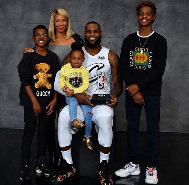 半场战报：三镇0-2山东，泽卡建功，刘洋破门（上半场结束：山东2-0领先三镇，泽卡、刘洋先后破门）