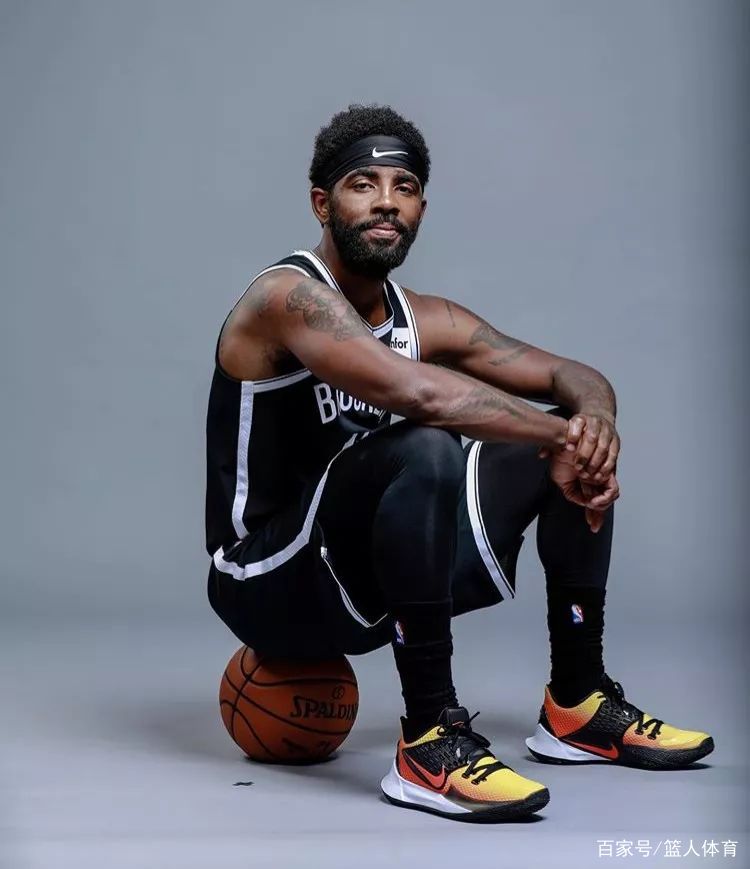 巴萨本赛季国家德比第四球衣谍照：锯齿条纹纪念05年国家德比（巴萨本季国家德比第四球衣曝光：锯齿纹致敬2005年国家德比）