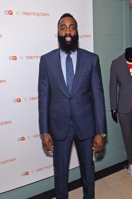 多特年轻前锋一战成名（多特新星前锋一战打响名号）