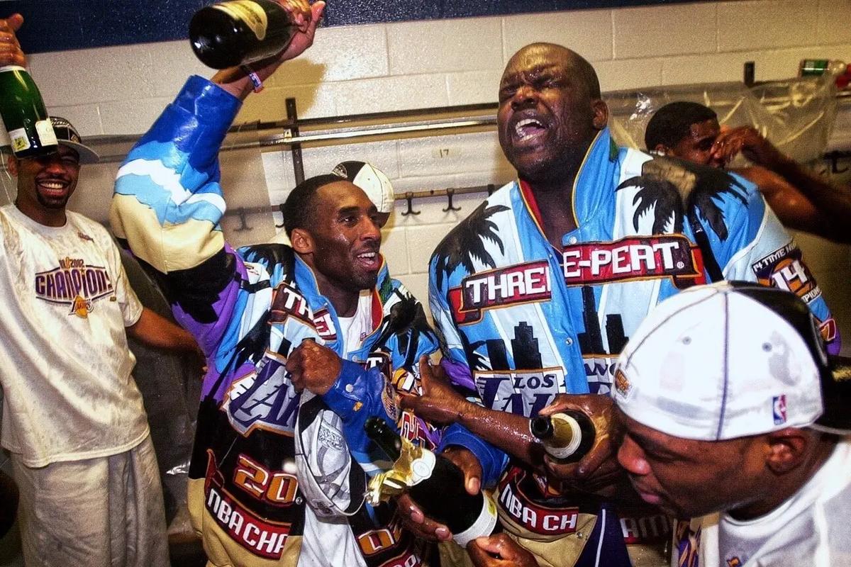 融于池畔，简于形制；瑞典高尔夫球场度假木屋设计（依水相融，形制极简：瑞典高尔夫球场度假木屋设计）